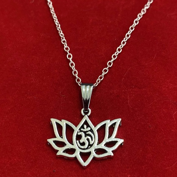 Yoga Necklace Lotus Om Symbol - Picture 4 of 9
